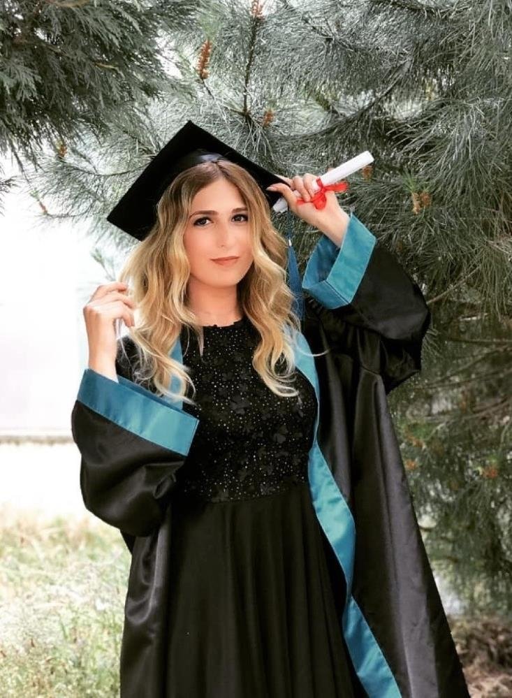 Öldürülen iki genç kadından geriye mutluluk fotoğrafları kaldı