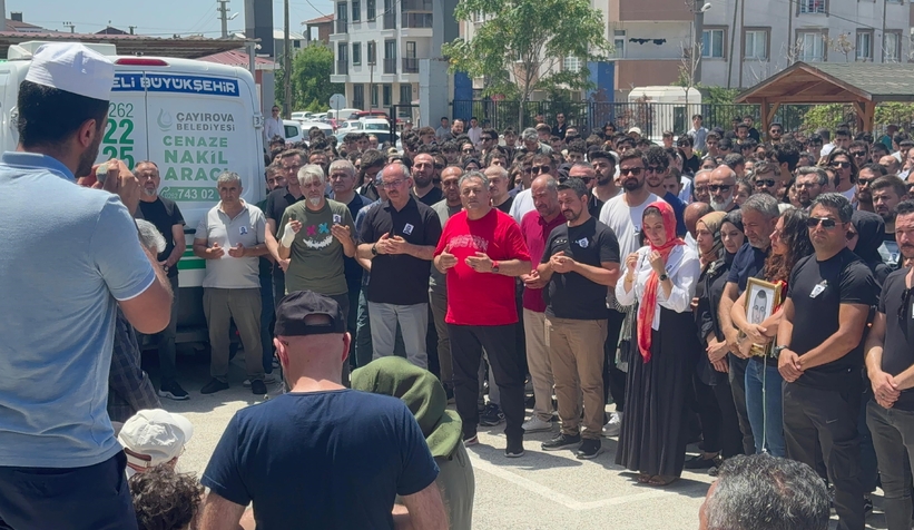 Öldürülen müdür yardımcısının çocuklarından babaya son bakış