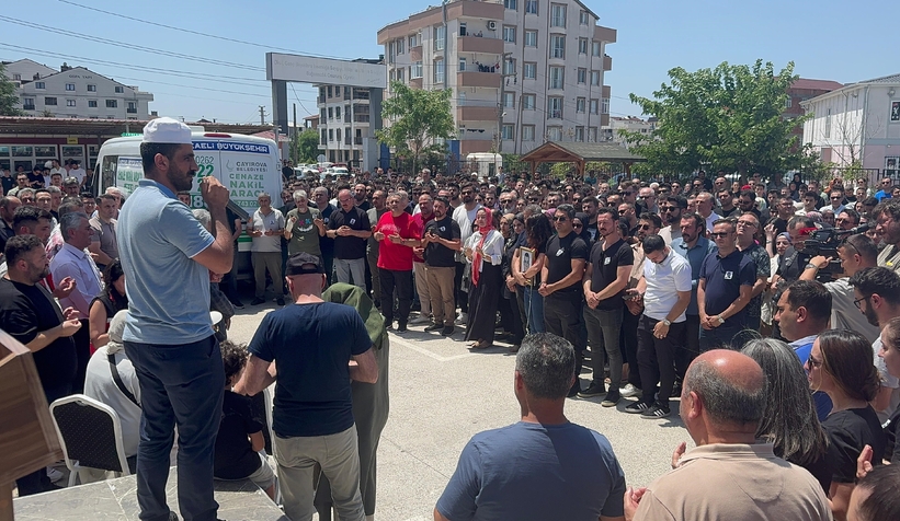 Öldürülen müdür yardımcısının çocuklarından babaya son bakış