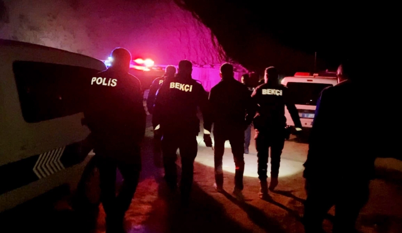olen-borclusunun-mezarini-acti-cesedi-yakmak-istediafpkos9lem