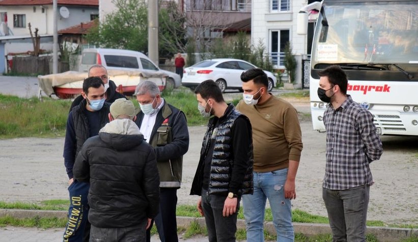 Ölmek için araçların önüne atladı