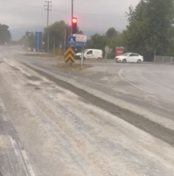 Ölüm Kavşağı'nda dökülen beton tehlike saçıyor