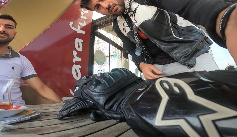 Önce atarlandılar, sonra çay içmeye gittiler