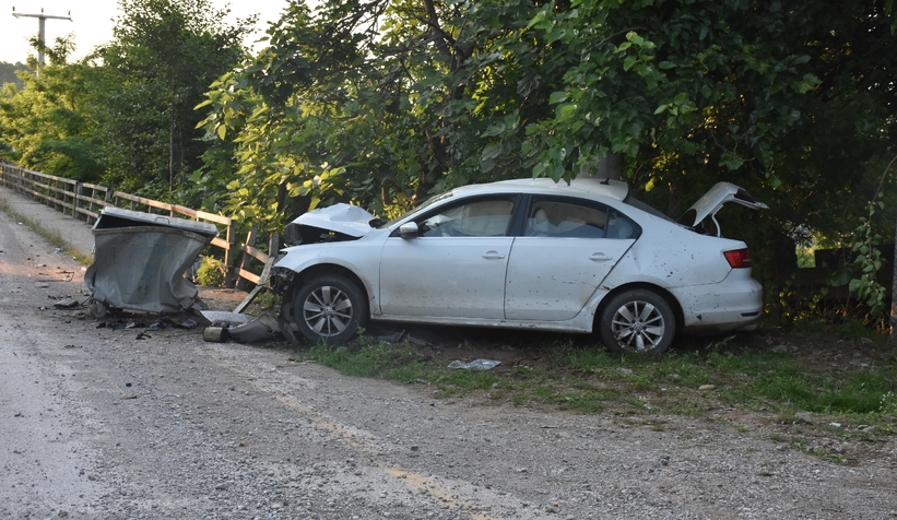 Önce çöpe ardından bariyerlere girdi