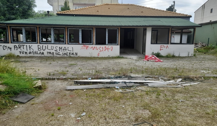 once-kafe-yapildi-sonra-sahibinden-satilik-tabelasi-asildizfl1depum1