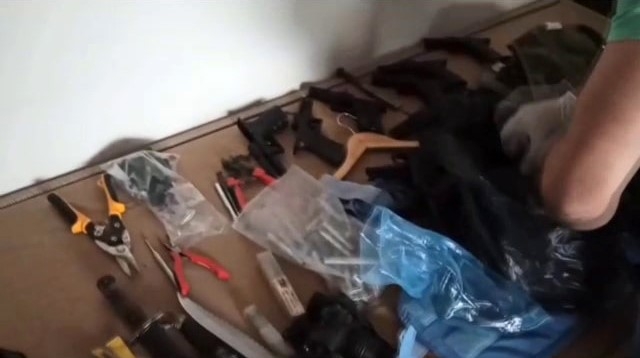 onlarca-silah-ve-balistik-yelek-ele-gecirildid2xhbevgav