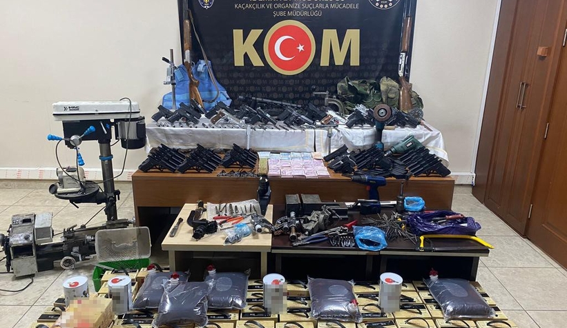 onlarca-silah-ve-balistik-yelek-ele-gecirildid2xhbevgav