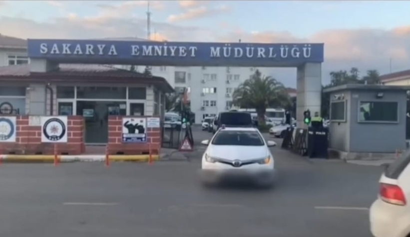 organize-suc-orugutu-uyesi-4-kisi-bungalovda-yakalandiqvnuuw8rzv