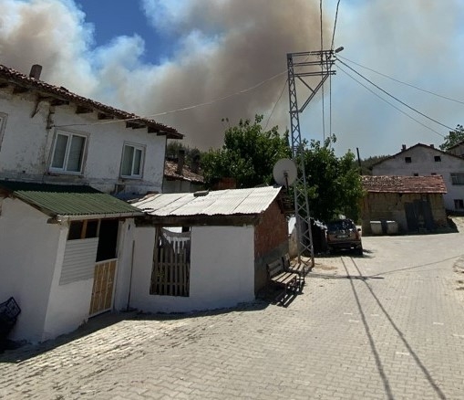 orman-yangini-nedeniyle-iki-mahalle-bosaltiliyorqvbkzkricd