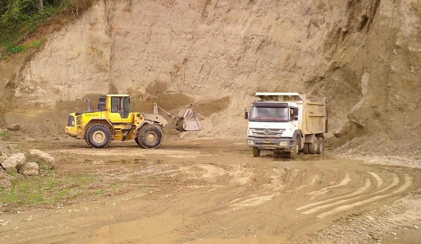 Ormandan toprak ve odun çalan şüpheliler fotokapana takıldı