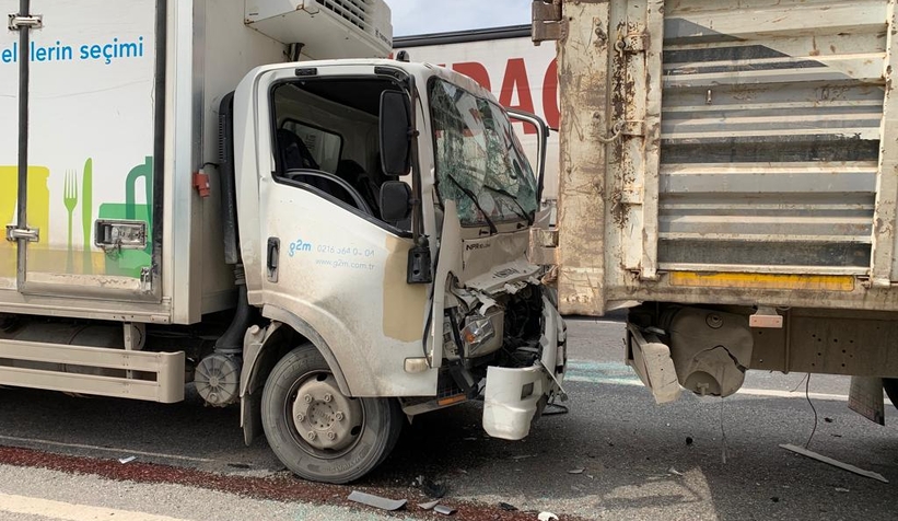 Ormanköy'de kaza; Sürücü araçta sıkıştı