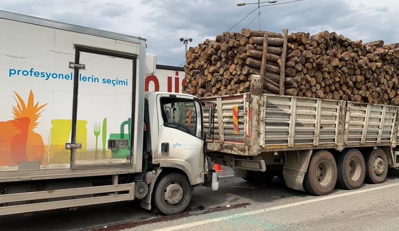 Ormanköy'de kaza; Sürücü araçta sıkıştı