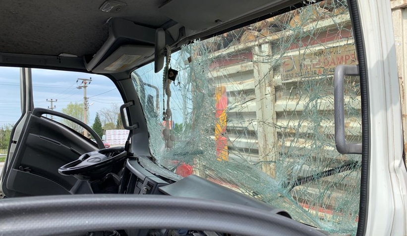 Ormanköy'de kaza; Sürücü araçta sıkıştı