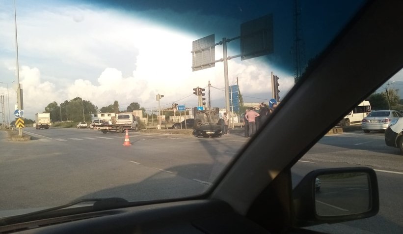 Ormanköy Kavşağı'nda kaza; Ters döndü