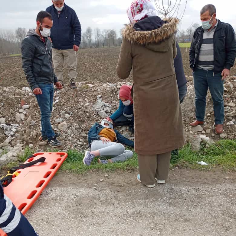 Ormanköyde otomobil tarlaya uçtu: 1 yaralı