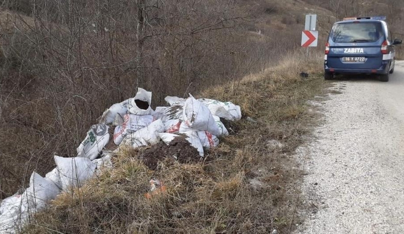 ornek-ceza-dogaya-attiklari-malozlari-elleriyle-toplattilarmwhveeztyv