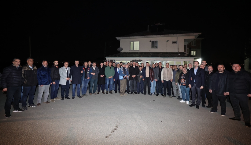 osman-celik-iftar-sonrasi-vatandaslarla-bulustudzi5uxj2b0