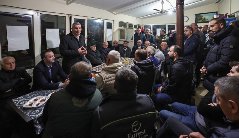 osman-celik-iftar-sonrasi-vatandaslarla-bulustudzi5uxj2b0