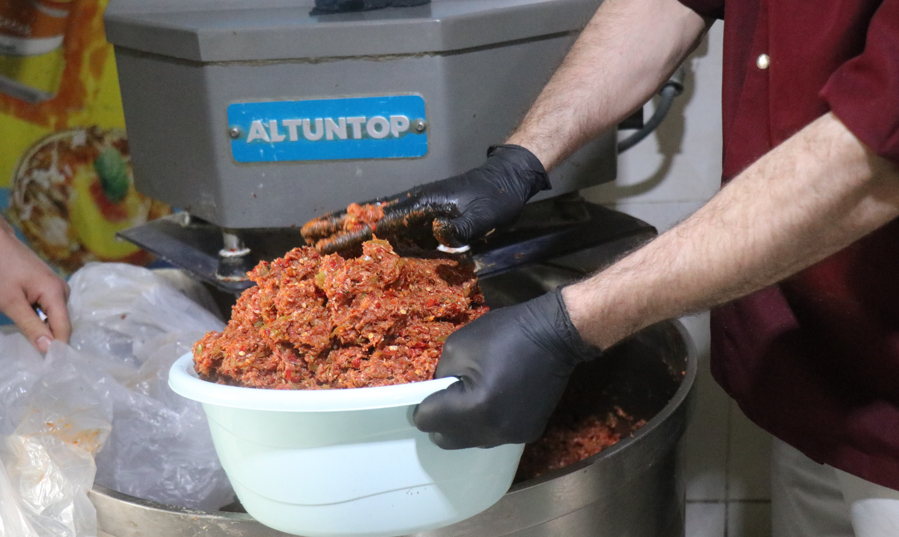 Osmanlı'dan kalma Ramazan geleneği; 11 ay bekleyip sıraya giriyorlar