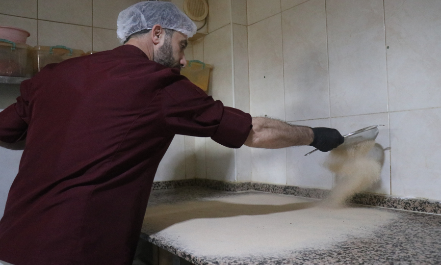 Osmanlı'dan kalma Ramazan geleneği; 11 ay bekleyip sıraya giriyorlar