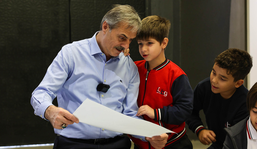 OSM’de minik sanatçılara Yusuf Alemdar sürprizi