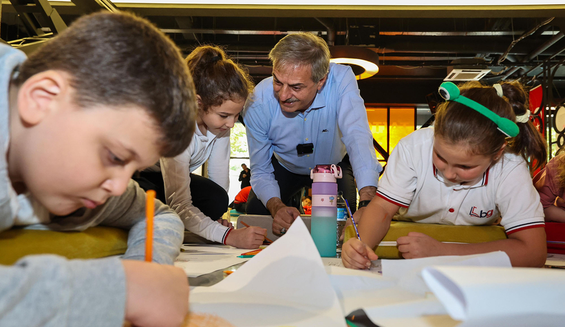 OSM’de minik sanatçılara Yusuf Alemdar sürprizi