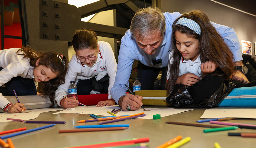 OSM’de minik sanatçılara Yusuf Alemdar sürprizi