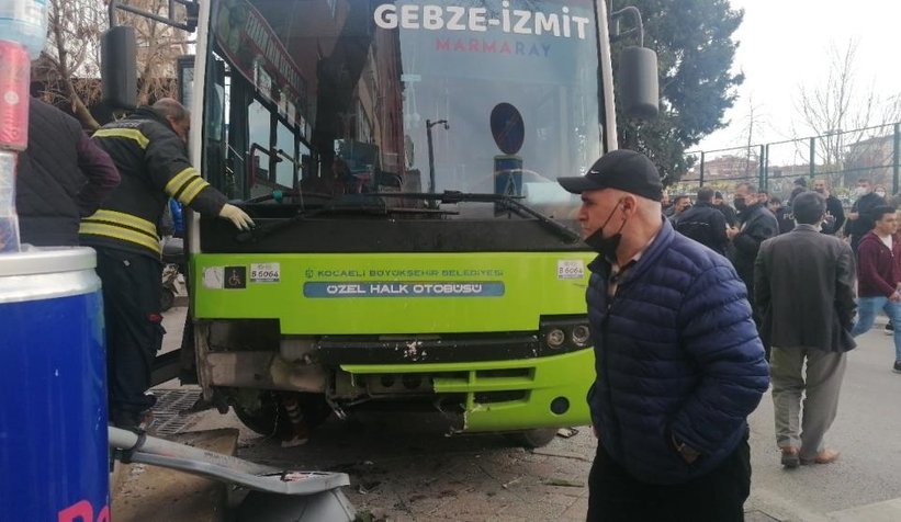 Otobüs durağa daldı; Can pazarı yaşandı