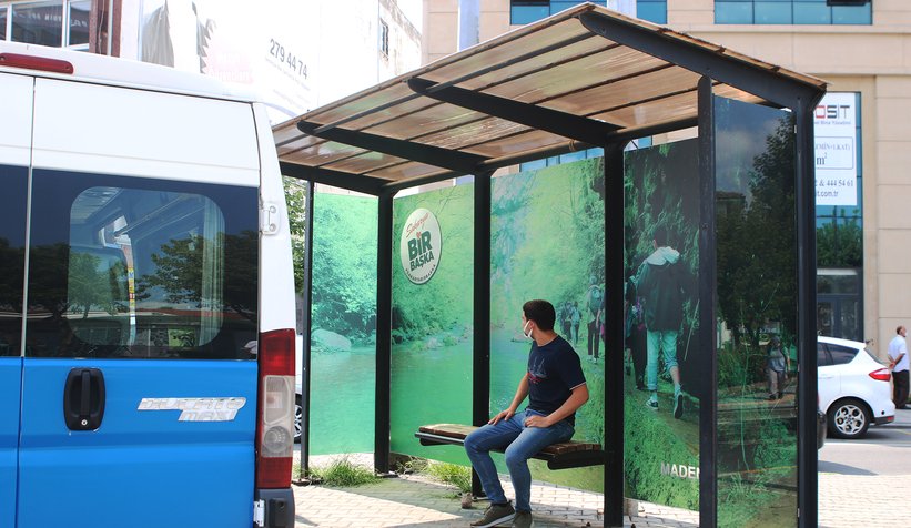Otobüs duraklarına doğal güzellikler işlendi