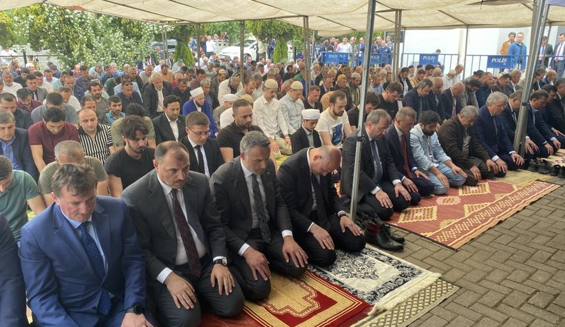 Otobüs kazasında ölen Ömer gözyaşları içinde toprağa verildi