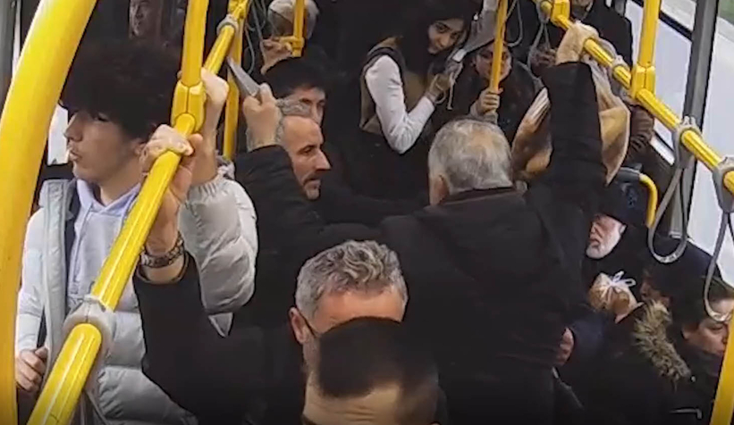 Otobüs şoförü, kalp krizi geçiren yolcuyu hastaneye yetiştirdi