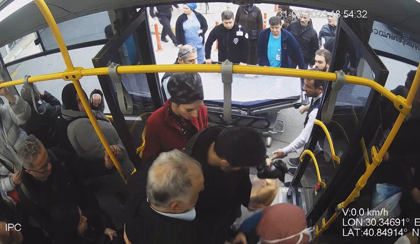 Otobüs şoförü, kalp krizi geçiren yolcuyu hastaneye yetiştirdi