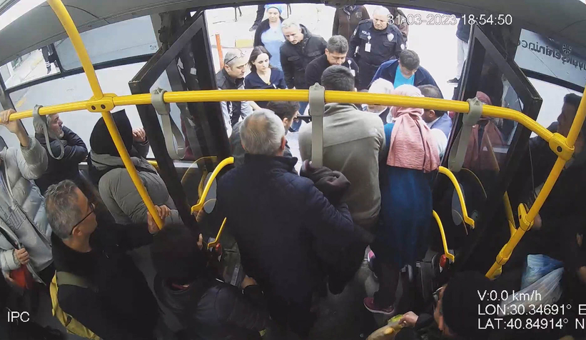 Otobüs şoförü, kalp krizi geçiren yolcuyu hastaneye yetiştirdi