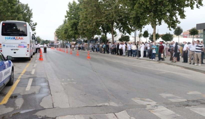 Otobüslerle Ayasofya'ya gittiler