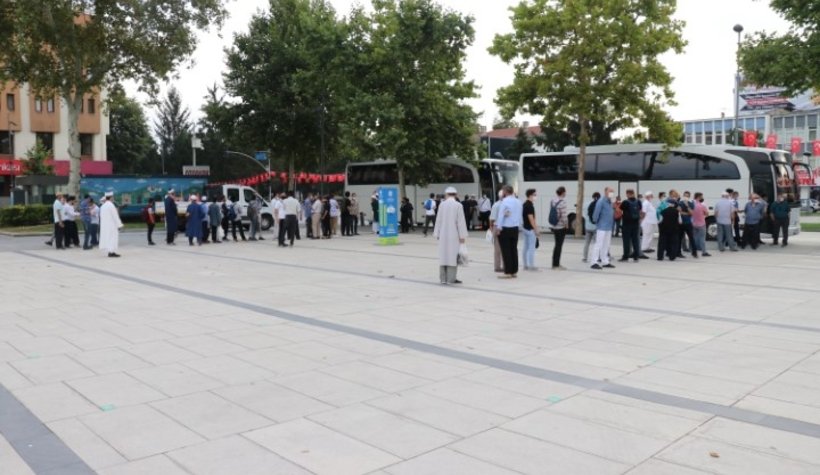 Otobüslerle Ayasofya'ya gittiler