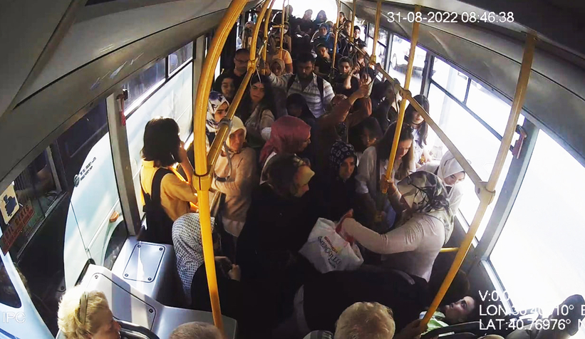 Otobüste fenalaşan yolcu için güzergahını değiştirdi