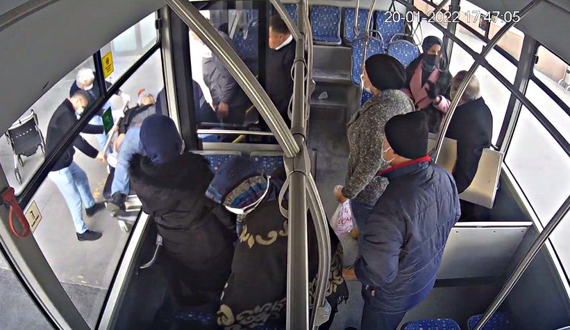  Otobüste kalbi duran yolcuyu hastaneye yetiştirip kurtardı