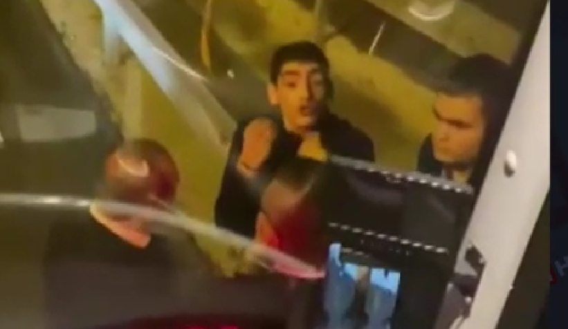 Otobüste muavin ile ikinci şoför kavgaya tutuştu