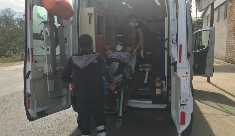 Otobüsten düşüp yaralandı