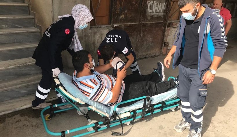 Otobüsten düşüp yaralandı