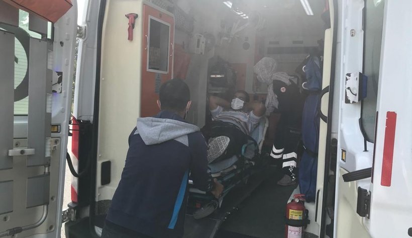 Otobüsten düşüp yaralandı