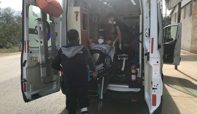 Otobüsten düşüp yaralandı