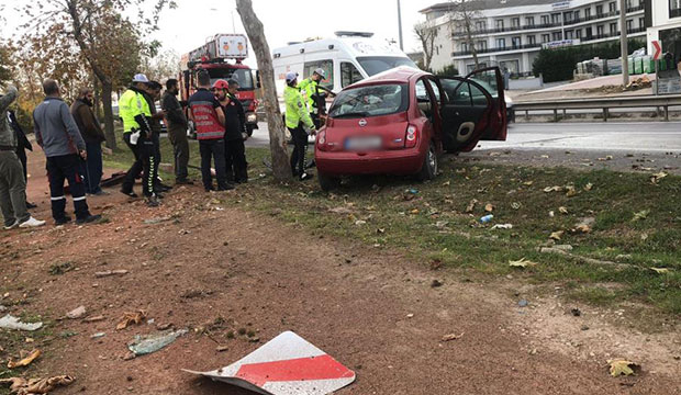 otomobil-agaca-carpti-1-agir-yaralibjrir2zbog