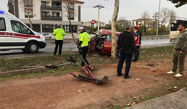 otomobil-agaca-carpti-1-agir-yaralibjrir2zbog