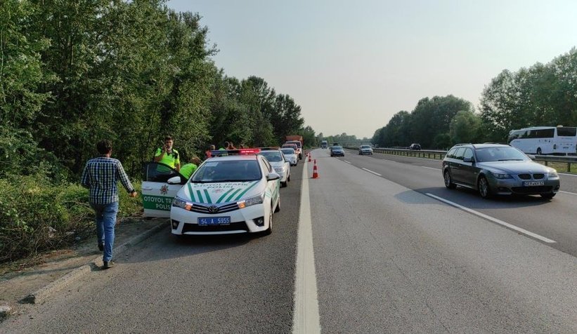 Otomobil ağaçlık alana uçtu: 3 yaralı