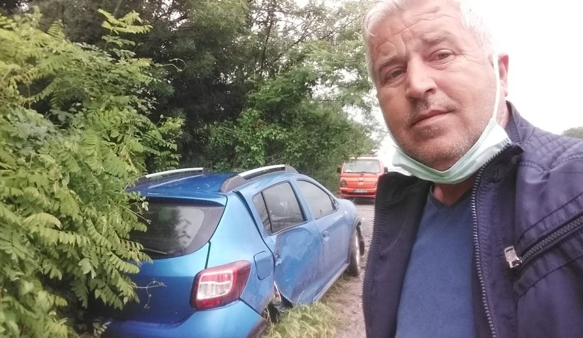 Otomobil ağaçlık alana uçtu