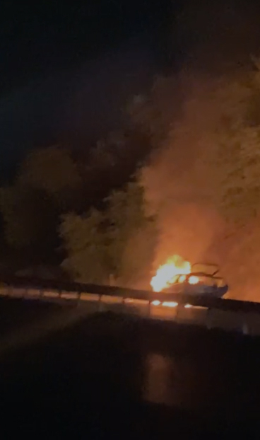 Otomobil alev alev yandı