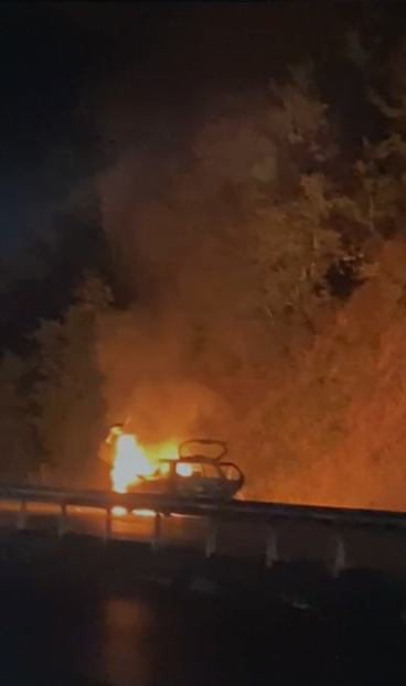 Otomobil alev alev yandı