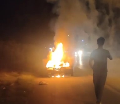 Otomobil alev alev yandı