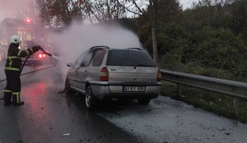  Otomobil alev alev yandı